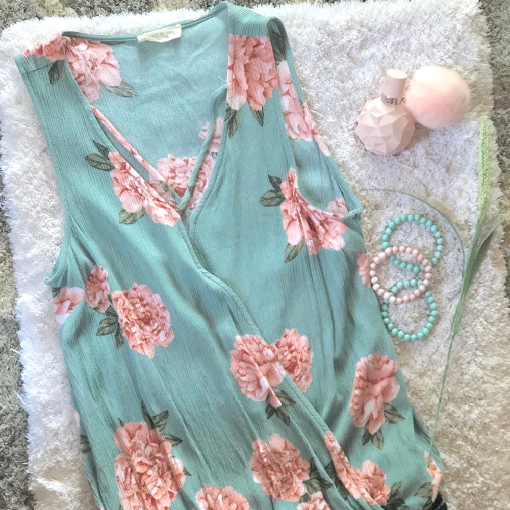 Floral sleeveless blouse